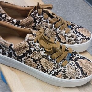 J SLIDES NYC Sneakers Python Snake Skin Print Athletic Comfort Women's Sz 7.5